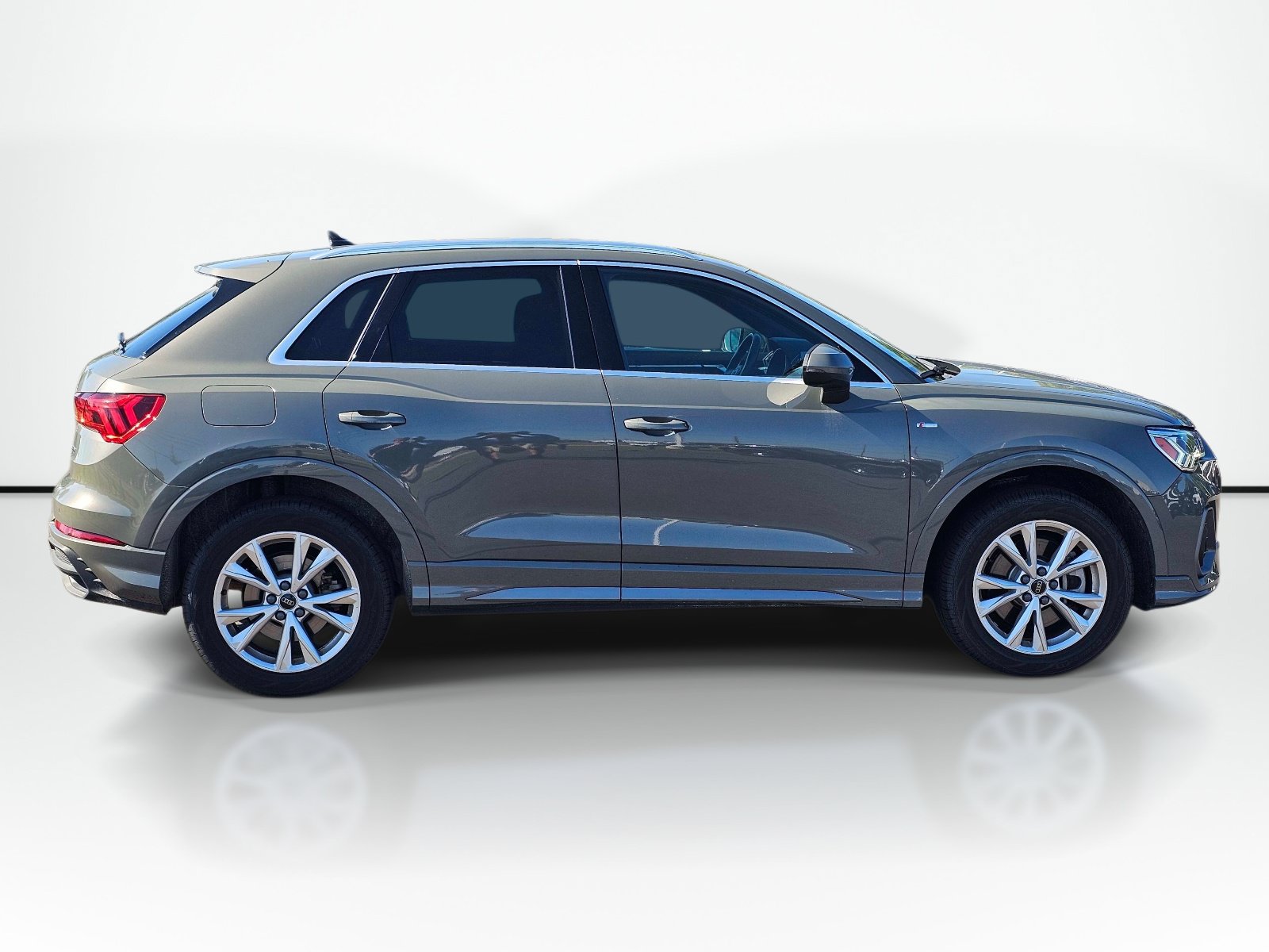 Used 2025 Audi Q3 2.0T Premium AWD/4WD image 9