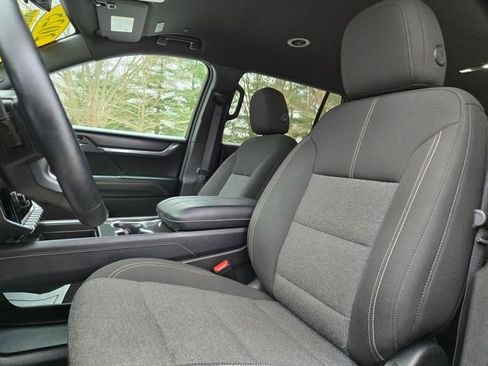 Used 2025 GMC Acadia Elevation image 15