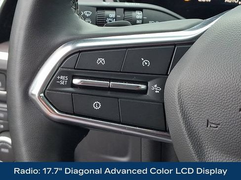 Used 2025 Chevrolet Suburban Premier AWD/4WD image 7