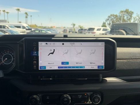 Used 2025 Jeep Gladiator Mojave image 9