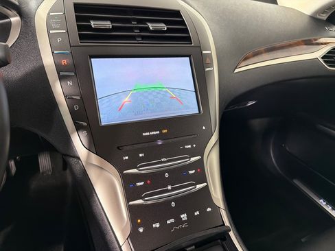 Used 2016 Lincoln MKZ w/ Equipment Group 300A Reserve FWD image 18