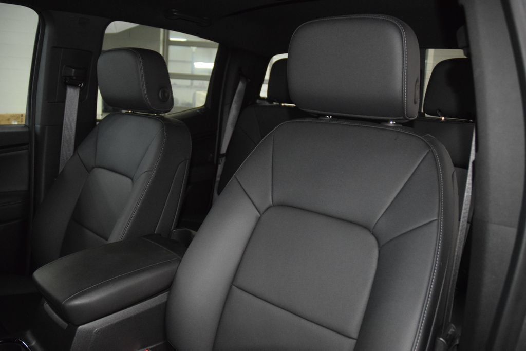 Used 2024 Chevrolet Colorado LT w/ LT Convenience Package III AWD/4WD image 44