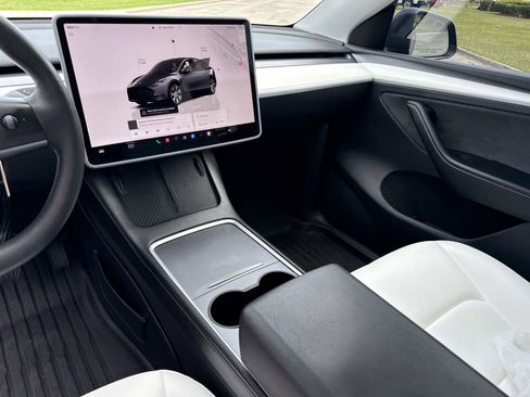 Used 2023 Tesla Model Y Long Range image 27