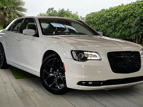 Used 2023 Chrysler 300 S RWD image 9