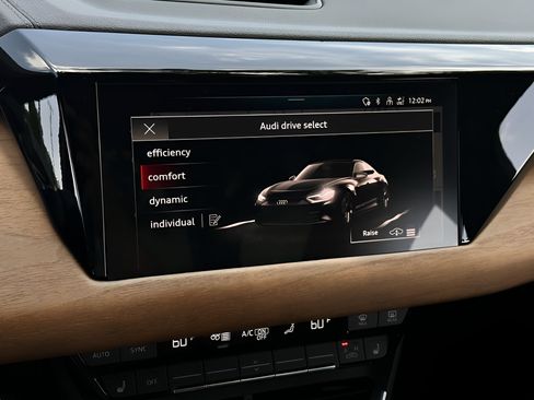 Used 2022 Audi e-tron GT Premium Plus AWD/4WD image 11