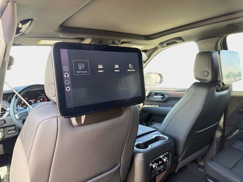 Used 2026 GMC Yukon Denali w/ Advanced Technology Package AWD/4WD image 34