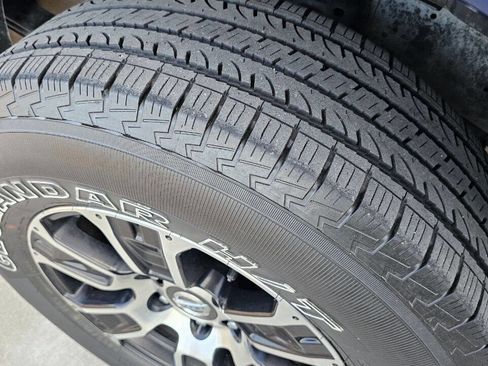 Used 2021 Nissan Titan SV w/ SV Convenience Package image 19