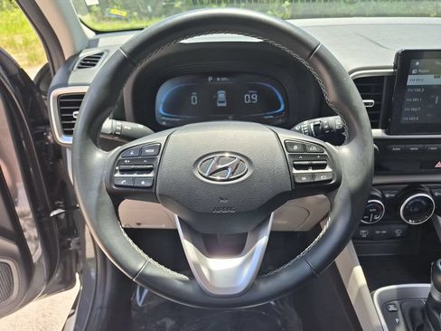 Used 2025 Hyundai Venue SEL FWD image 22