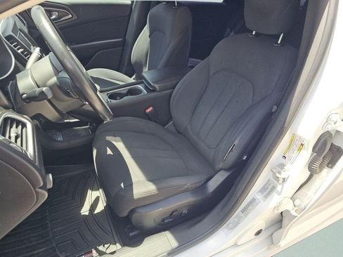 Used 2015 Chrysler 200 Limited w/ Convenience Group FWD image 6