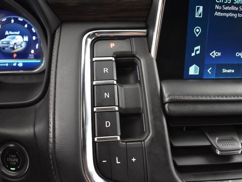 Used 2023 Chevrolet Suburban Z71 AWD/4WD image 12