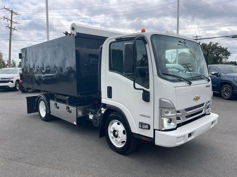 Used 2024 Chevrolet Low Cab Forward RWD image 7