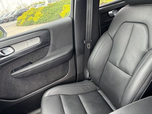 Certified 2025 Volvo XC40 B5 Core AWD/4WD image 25