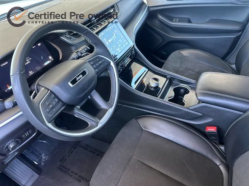 Used 2024 Jeep Grand Cherokee Altitude AWD/4WD image 11