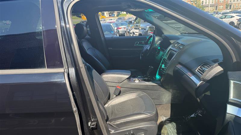 Used 2016 Ford Explorer Limited w/ Equipment Group 301A FWD image 5