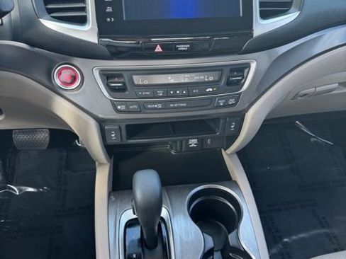 Used 2017 Honda Ridgeline RTL-T image 6