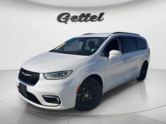 Used 2022 Chrysler Pacifica Touring-L video 1