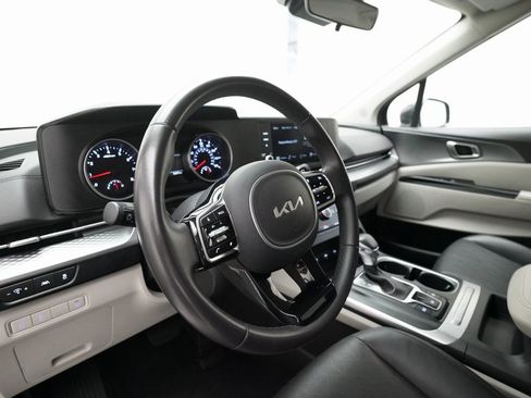 Certified 2024 Kia Carnival LX image 8