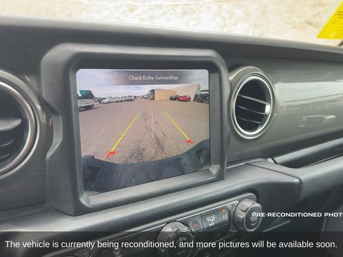 Used 2023 Jeep Gladiator Overland AWD/4WD image 17
