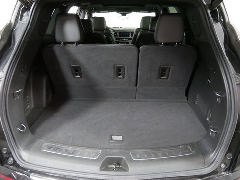 Used 2023 Buick Enclave Avenir image 5