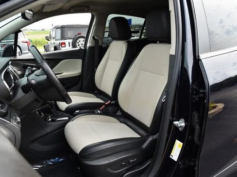 Used 2022 Buick Encore Preferred w/ Safety Package AWD/4WD image 17