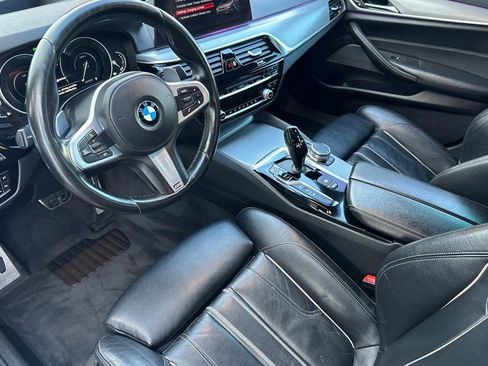 Used 2019 BMW 530e w/ M Sport Package image 9