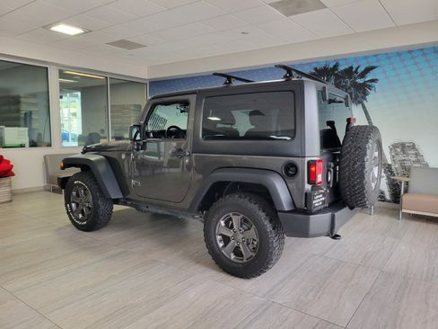 Used 2017 Jeep Wrangler Sport w/ Connectivity Group AWD/4WD image 3