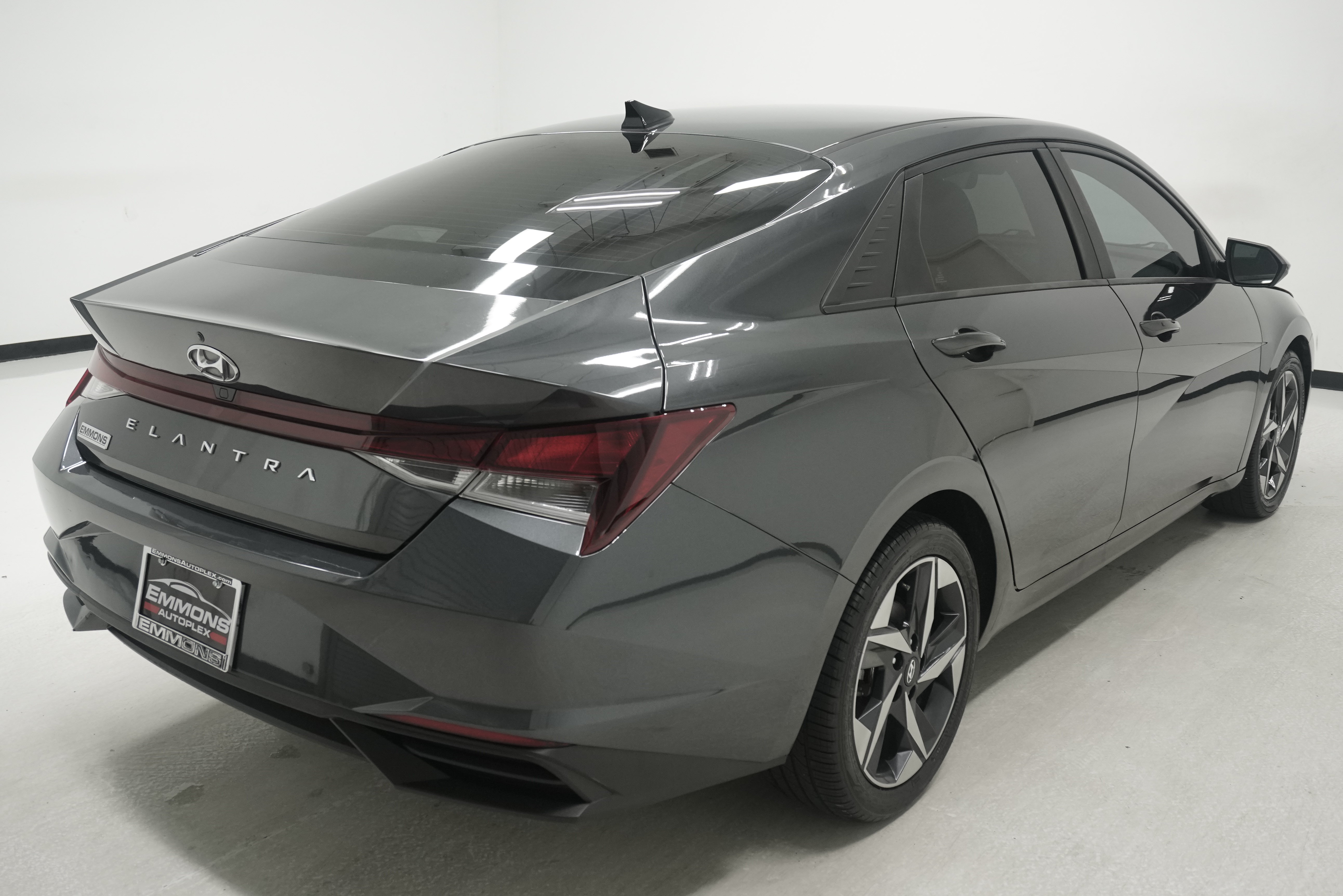 Used 2023 Hyundai Elantra SEL w/ Convenience Package FWD image 4