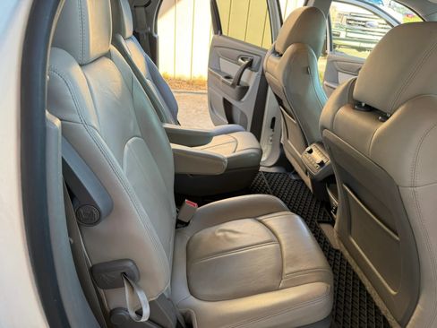Used 2015 GMC Acadia SLT w/ Open Road Package FWD image 23