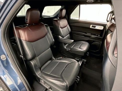Used 2020 Ford Explorer Platinum w/ Premium Technology Package image 19