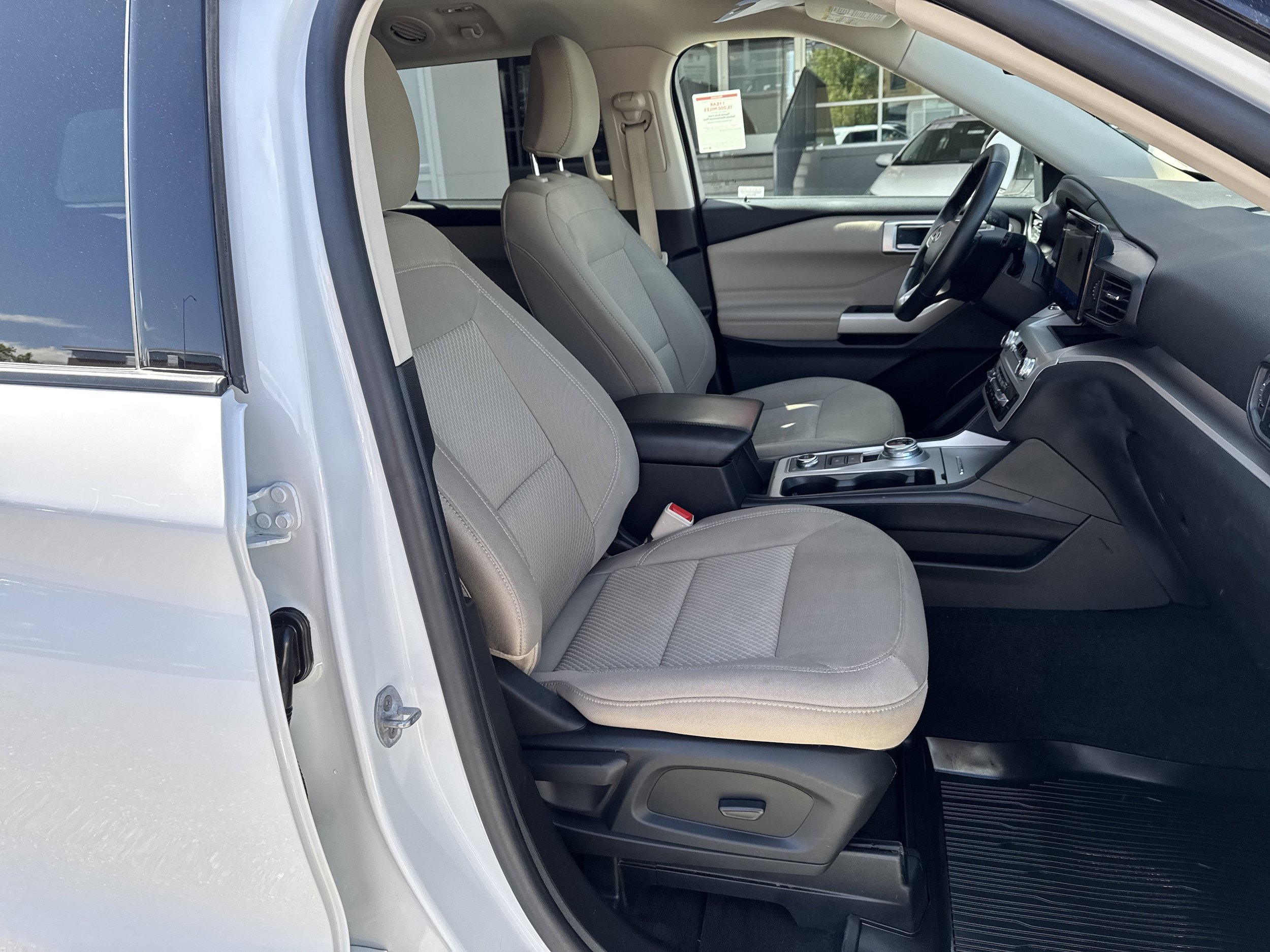 Used 2023 Ford Explorer XLT AWD/4WD image 16