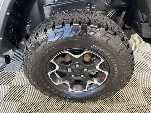 Used 2023 Jeep Wrangler Unlimited Rubicon w/ Cold Weather Group AWD/4WD image 5
