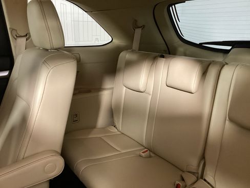 Used 2019 Toyota Highlander XLE AWD/4WD image 14