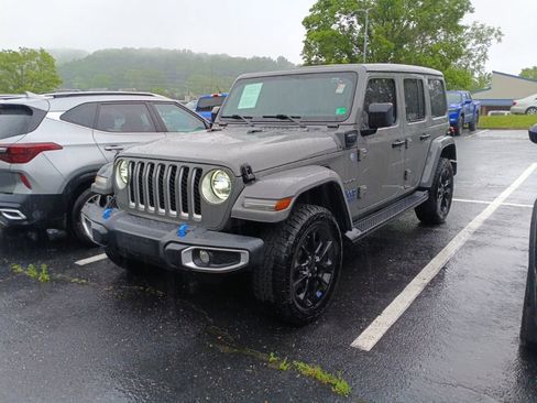 Used 2022 Jeep Wrangler Unlimited Sahara AWD/4WD image 2