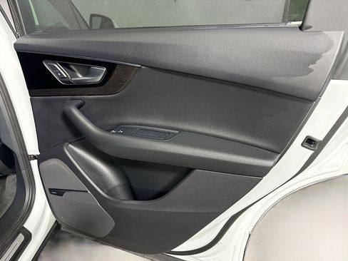 Used 2018 Audi Q7 3.0T Prestige w/ Prestige Package image 28