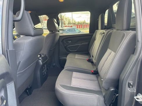 Used 2024 Nissan Titan SV w/ SV Convenience Package image 18