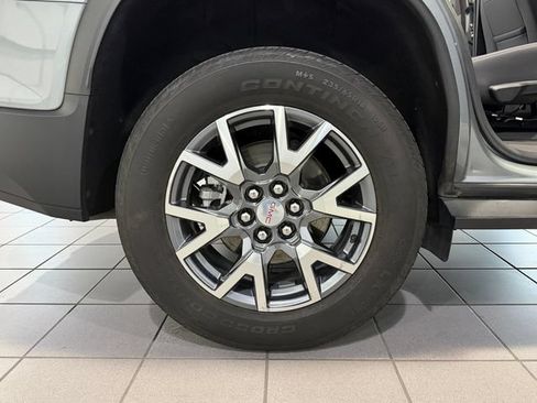 Used 2023 GMC Acadia SLT FWD image 9