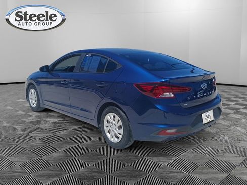 Used 2019 Hyundai Elantra SE FWD image 2