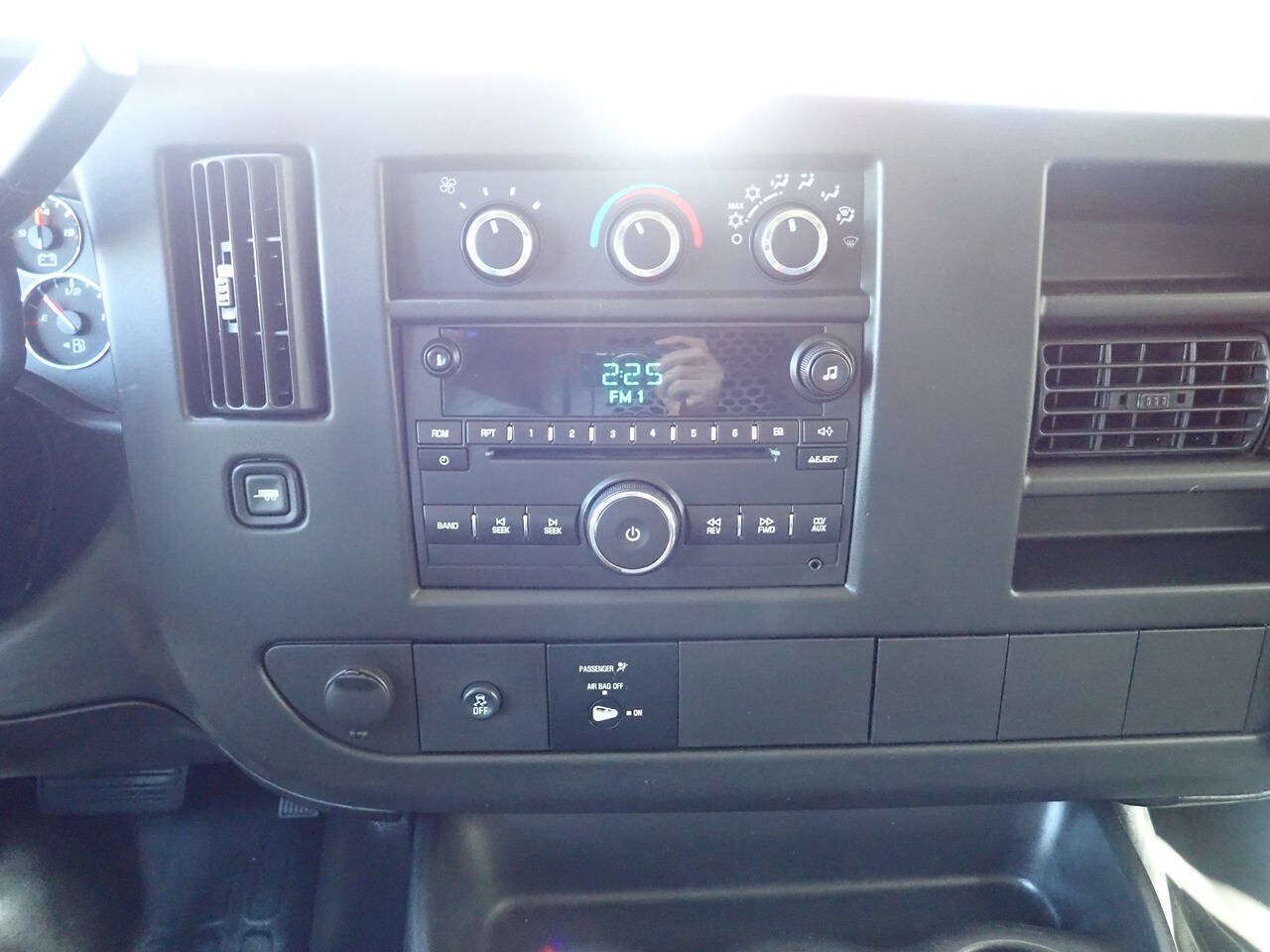 Used 2014 Chevrolet Express 2500 RWD image 5