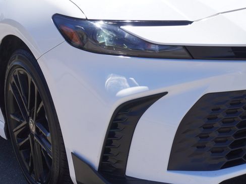 Used 2025 Toyota Camry SE FWD image 3