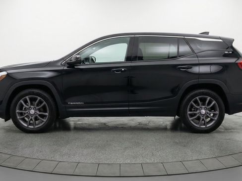 Used 2024 GMC Terrain SLT AWD/4WD image 5