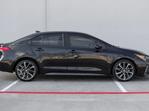 Used 2021 Toyota Corolla SE image 9