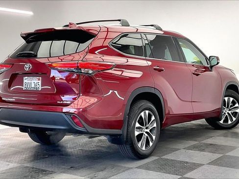 Used 2021 Toyota Highlander XLE image 13