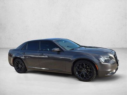 Used 2019 Chrysler 300 S RWD image 4
