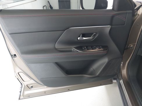 Used 2025 Nissan Kicks SR w/ SR Premium Package FWD image 24