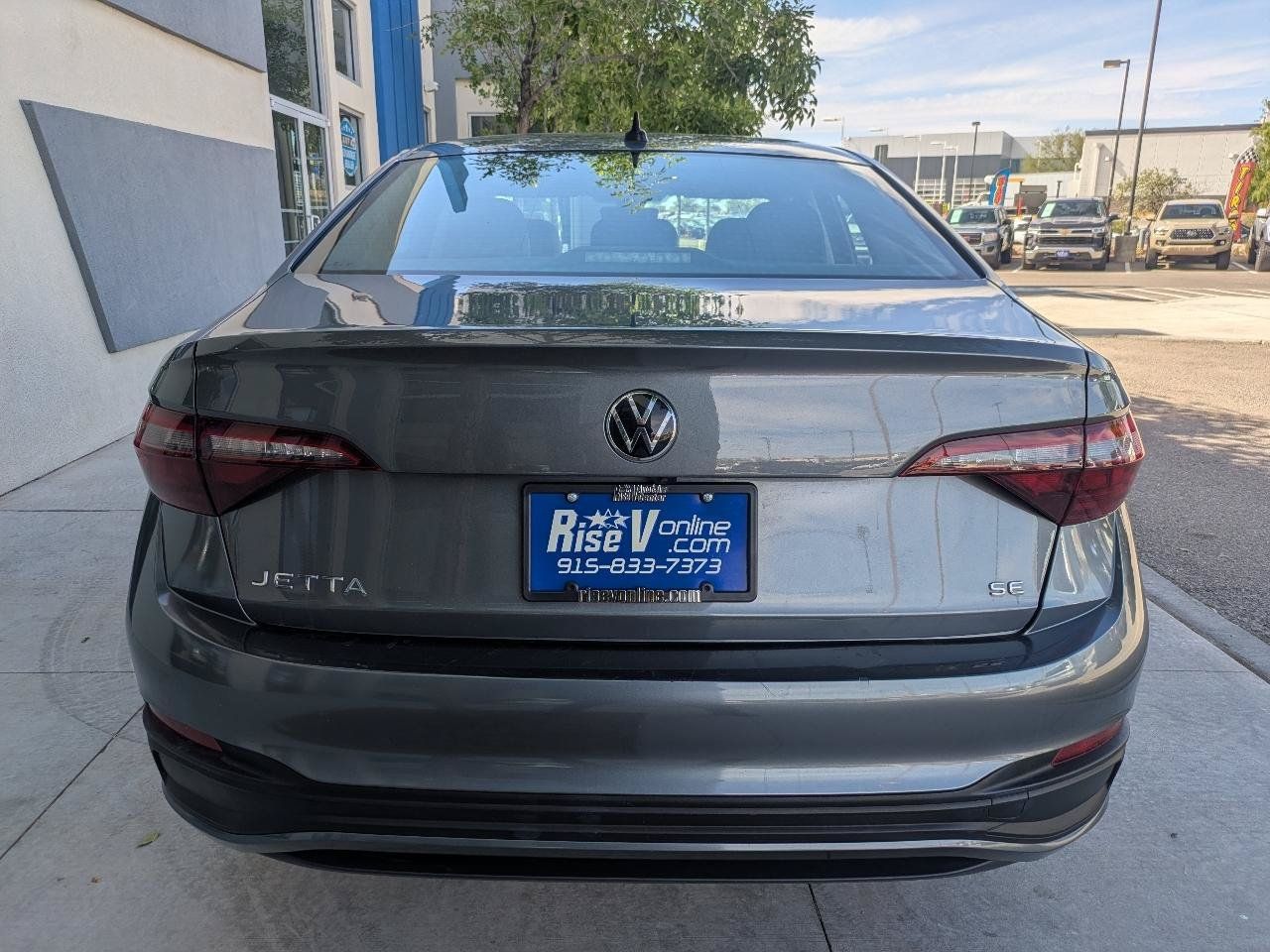 Used 2024 Volkswagen Jetta SE FWD image 5
