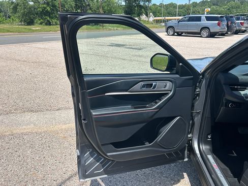 Used 2025 Ford Explorer ST-Line w/ ST-Line Street Pack AWD/4WD image 19