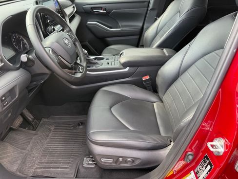 Used 2020 Toyota Highlander XLE AWD/4WD image 10