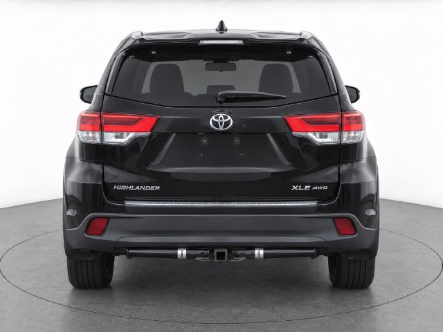 Used 2018 Toyota Highlander XLE AWD/4WD image 6