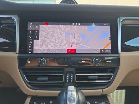 Certified 2023 Porsche Macan S AWD/4WD image 24
