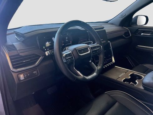 Used 2024 GMC Acadia Denali w/ Super Cruise Package FWD image 9